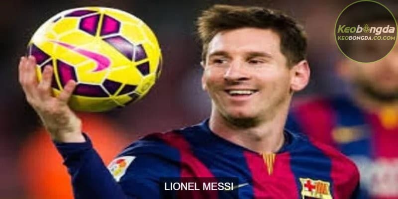Messi gia nhập với màu áo Barcelona năm 2000